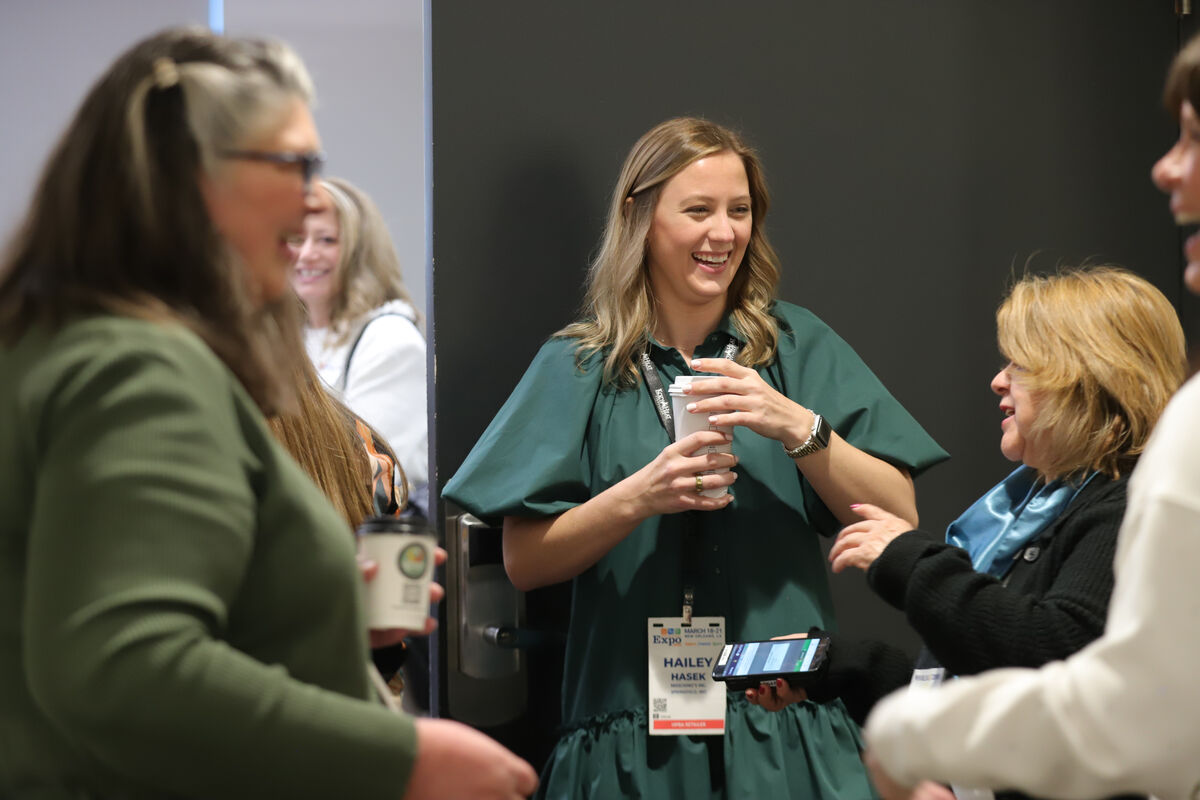 Women talking over coffee before the HPBA-WIN session at HPBExpo26